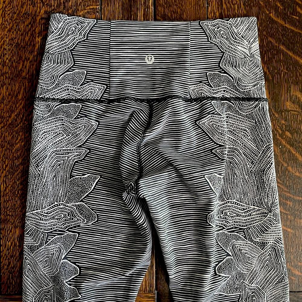 EUC Lululemon Align Leggings size 6